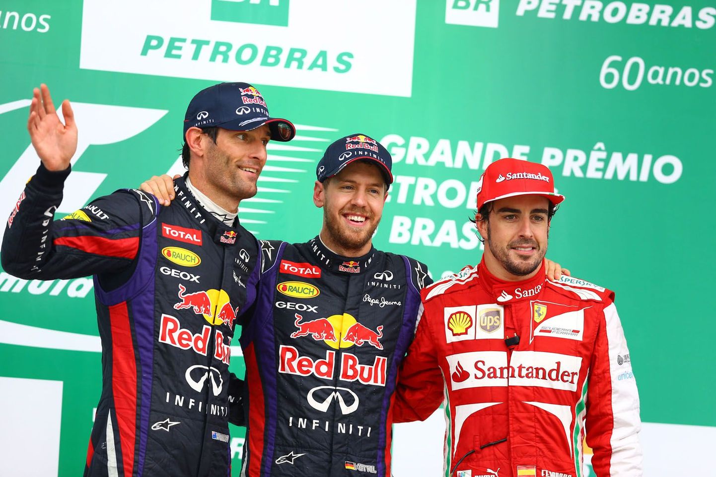 Vasakult: Mark Webber ja temalt kiitust teeninud Sebastian Vettel ning Fernando Alonso.
