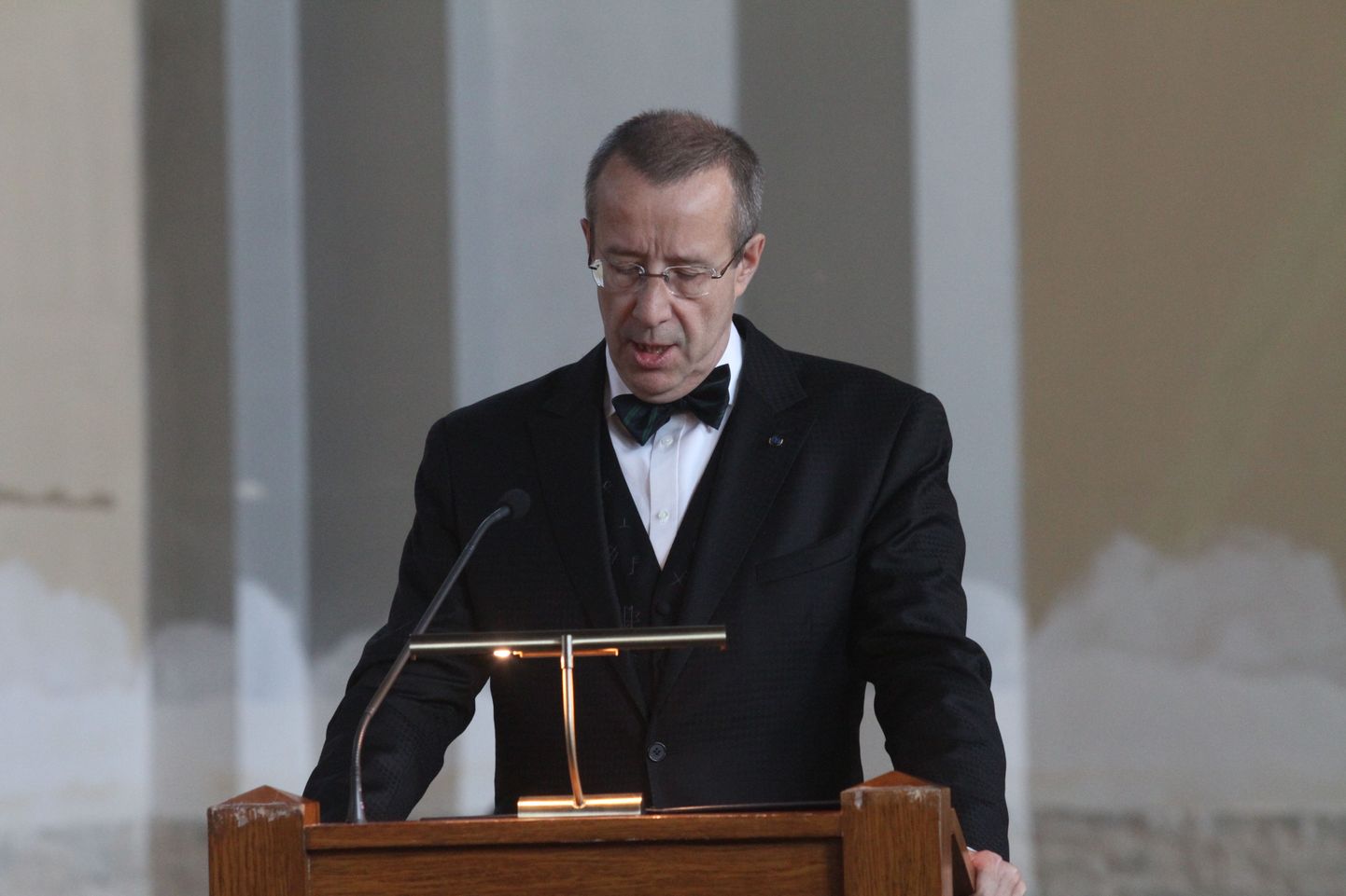 President Toomas Hendrik Ilves järelehüüdel Tarmo Lauli leinatalitusel Kaarli kirikus.