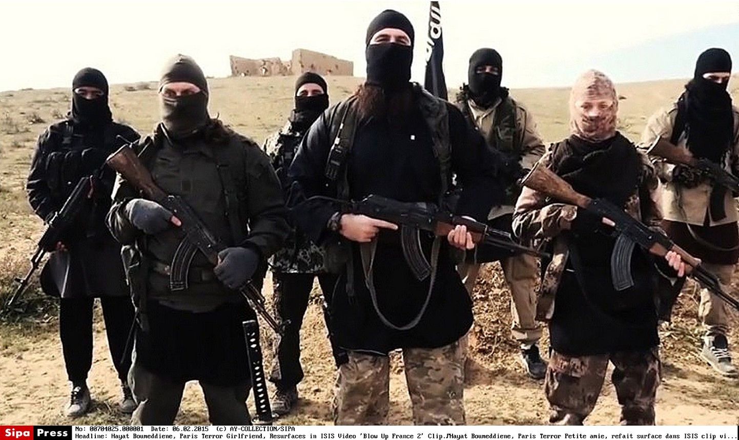 Nn Islamiriigi võitlejad jaanuarikuises videoläkituses, milles kutsuti hävitama Prantsuse riiki.
