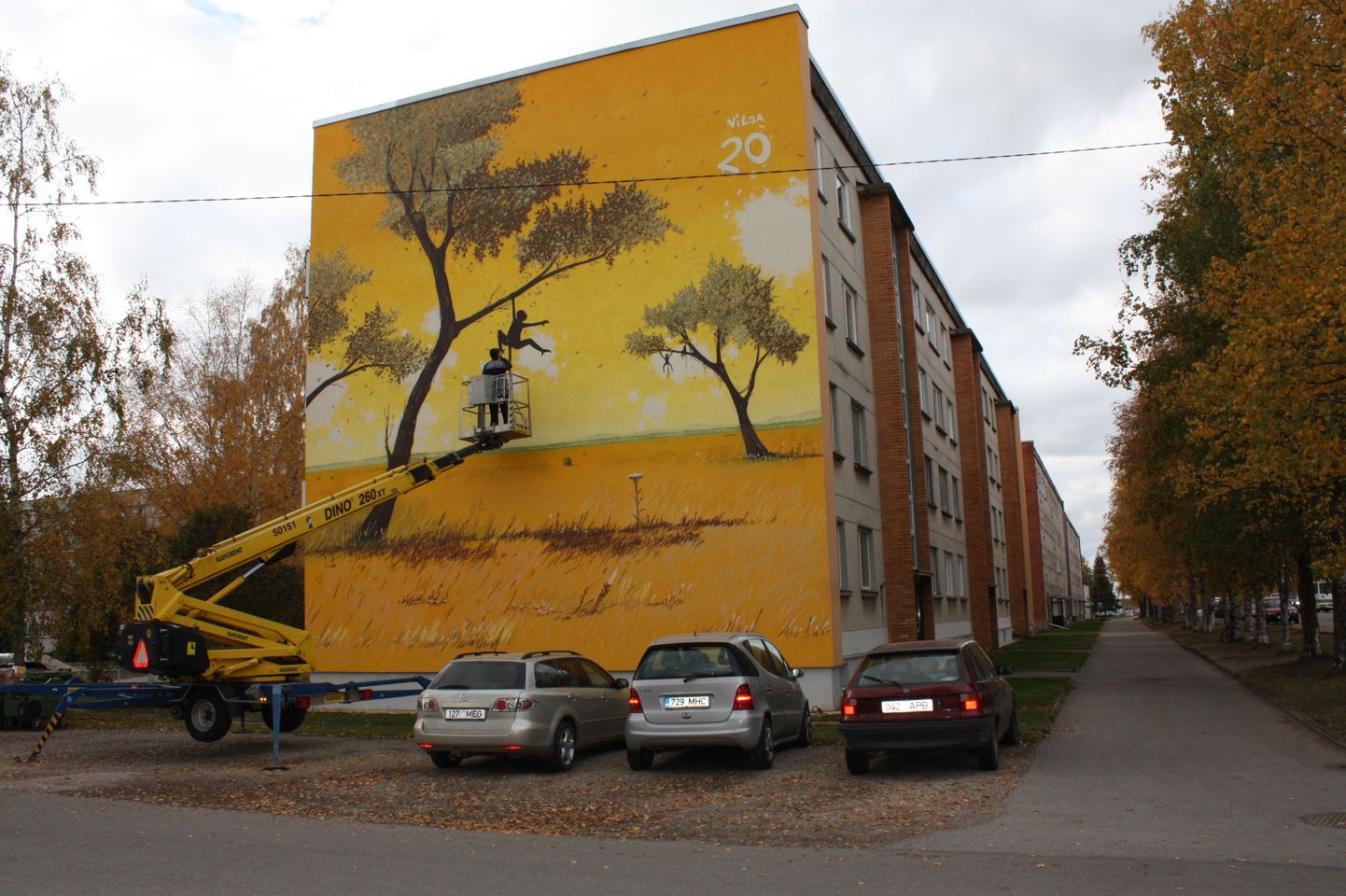 Navitrolla maalid majadel Võrus.