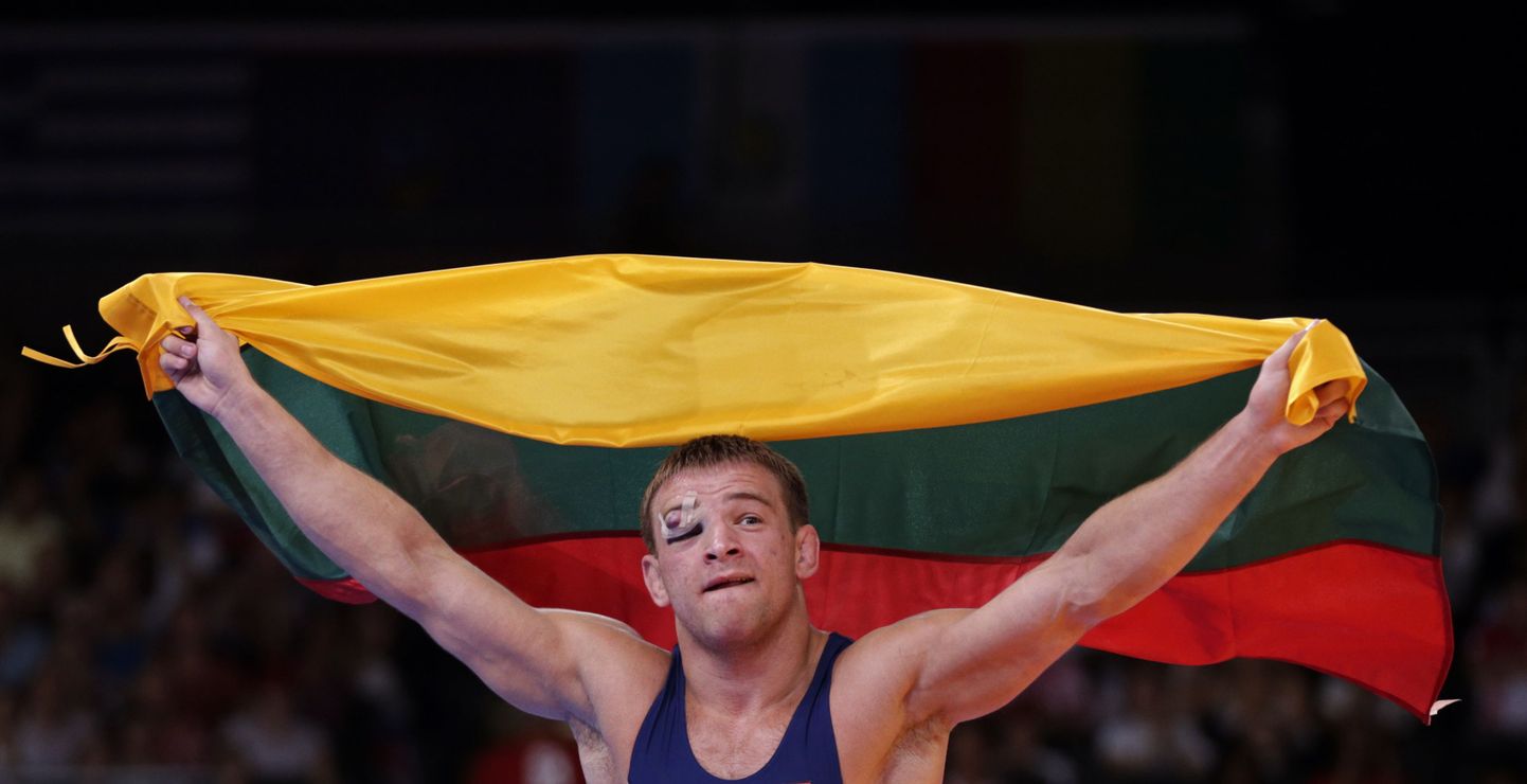 Aleksandr Kazakevic pronksmedali võitmist tähistamas.
