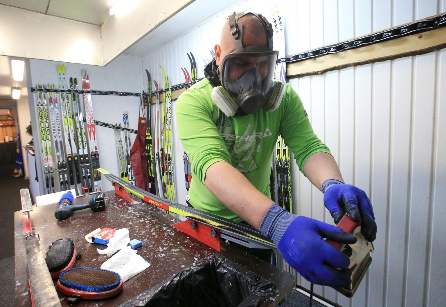 Määrdemeister Jaanus Kuntsi sõnul on fluor teatud ilmaoludes asendamatu.