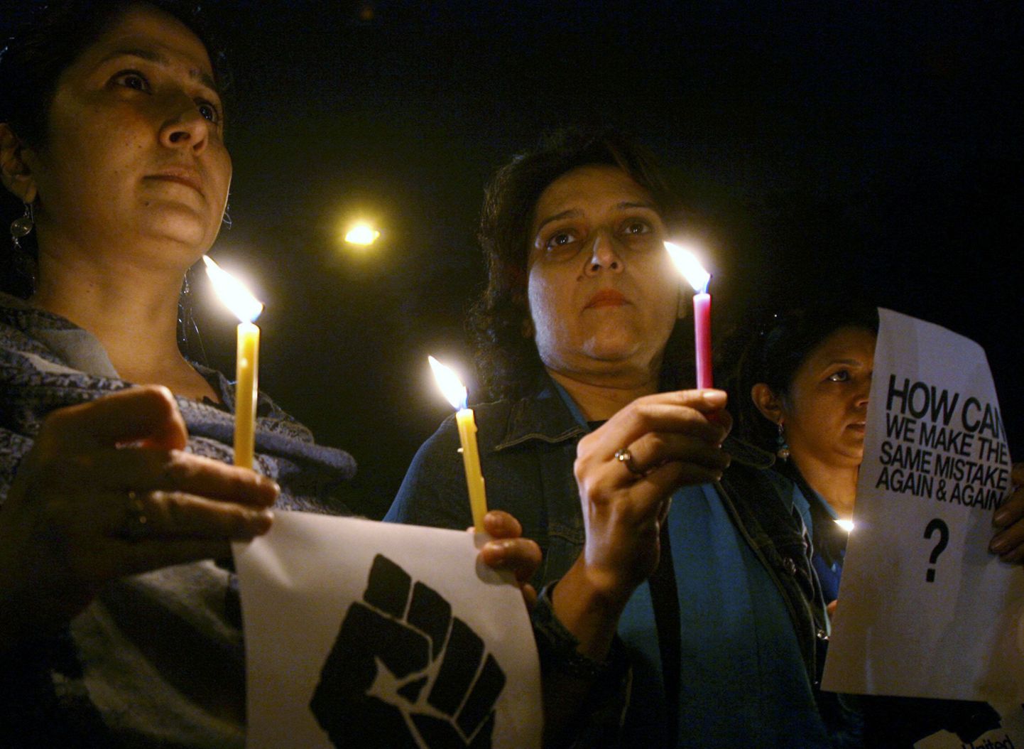 Indialased süütasid Mumbai terrorirünnakute ohvrite mälestuseks küünlad.