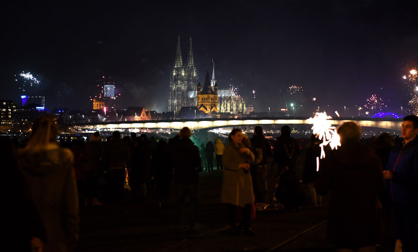 Aastavahetuse tähistamine Kölni peaväljakul.