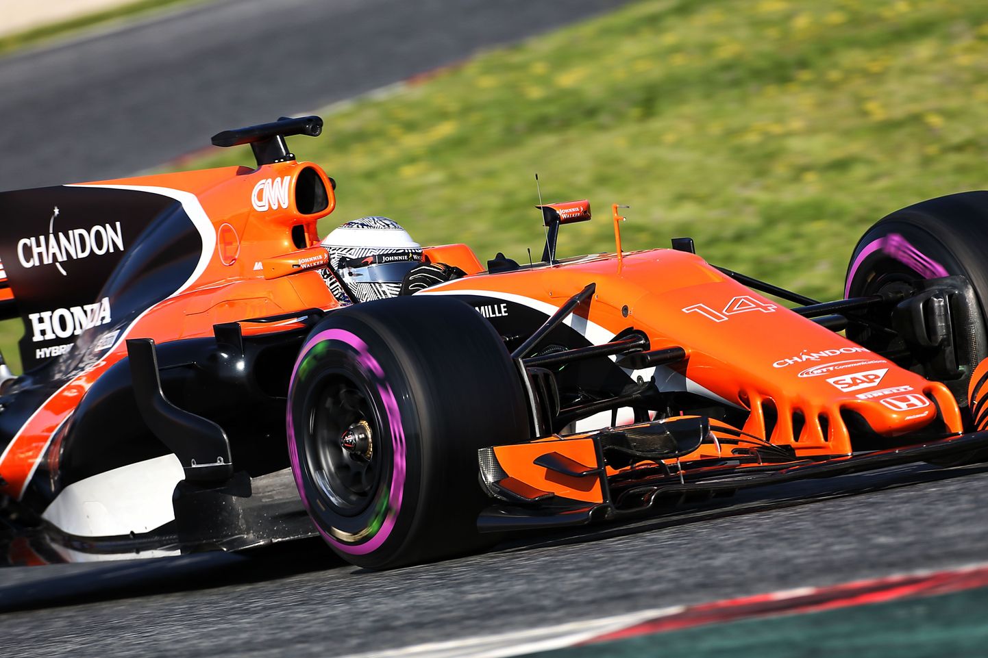Fernando Alonso hooajaeelsel testil McLareni roolis.