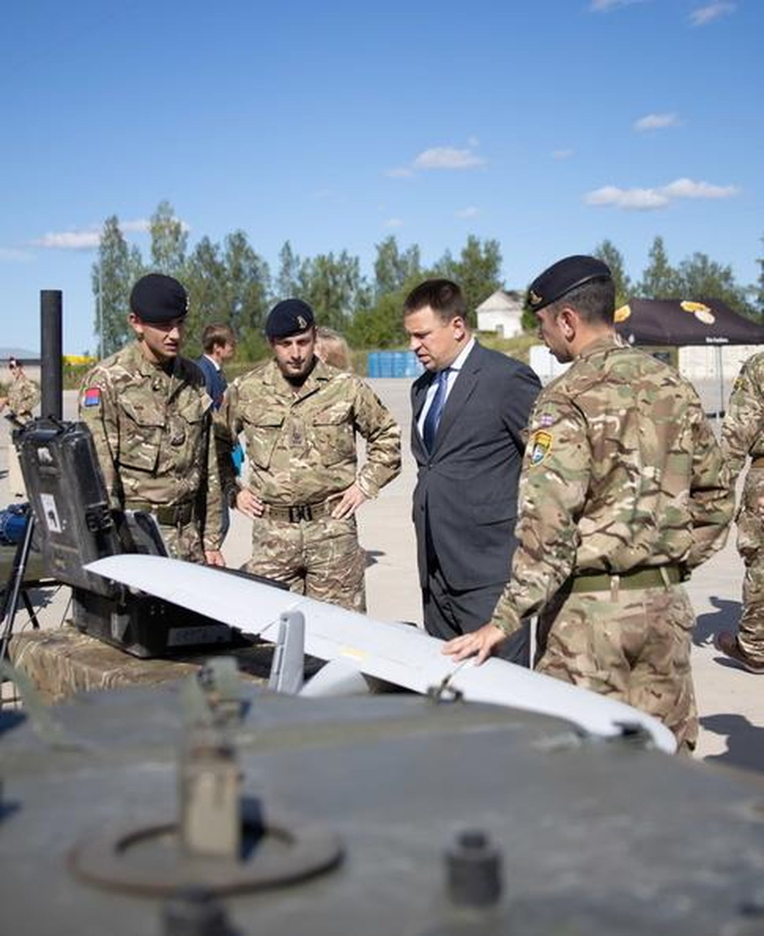 Peaminister Jüri Ratas külastas Tapal liitlaste väeüksusi.