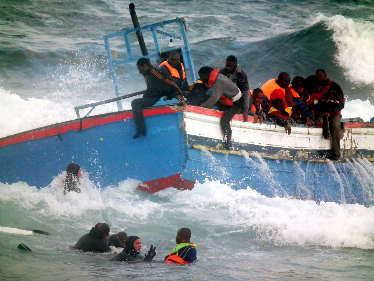 Mullu aprillis Itaalia ranniku lähedal merehätta sattunud sisserändajad.