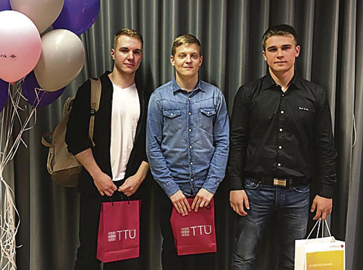 Võidumeeskond koosseisus Marvin Käige, Oliver Sumberg ja Sten Kononov eile Tallinnas.