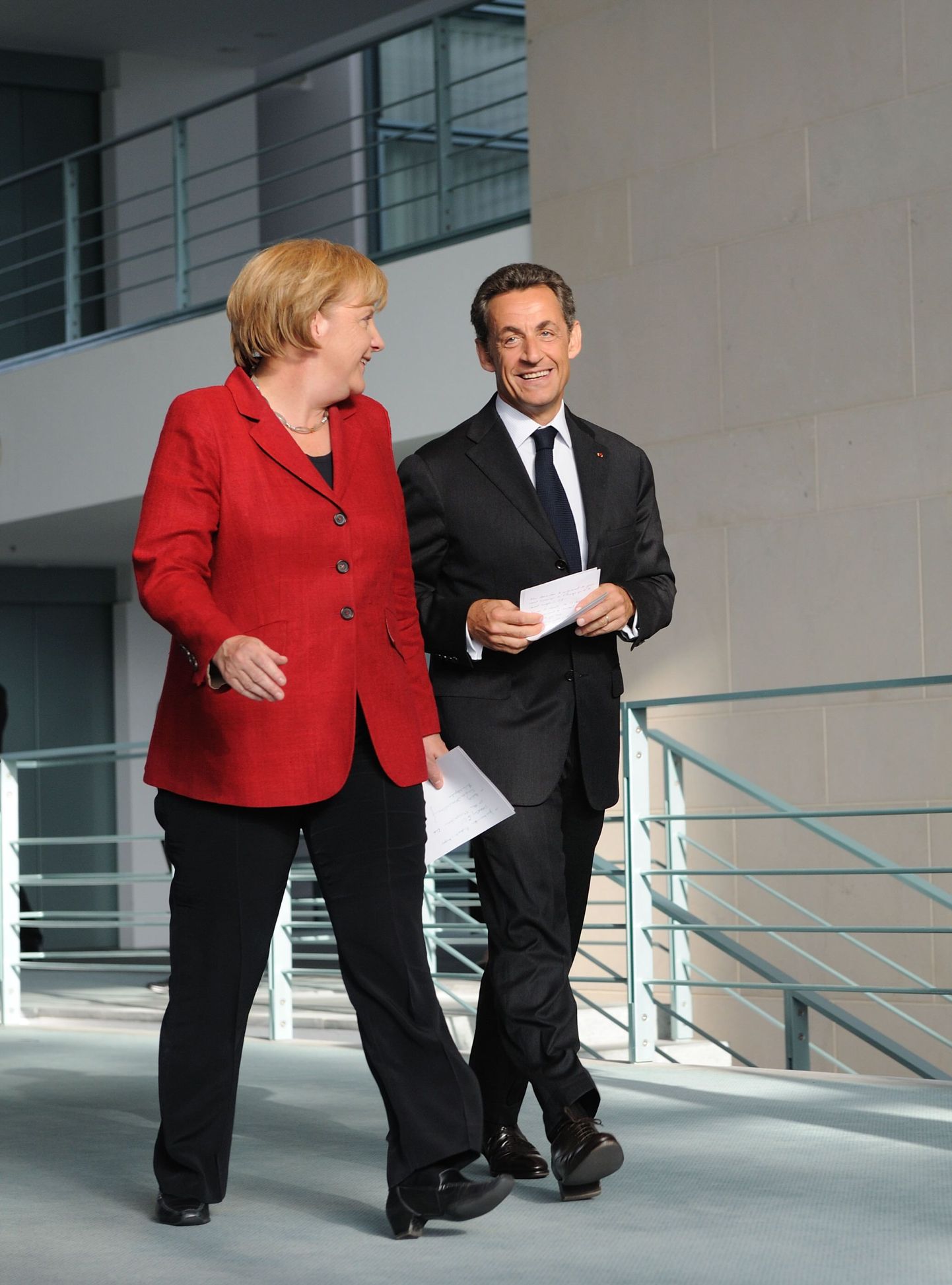 Angela Merkel ja Nicolas Sarkozy Euroopa Liidust rääkides