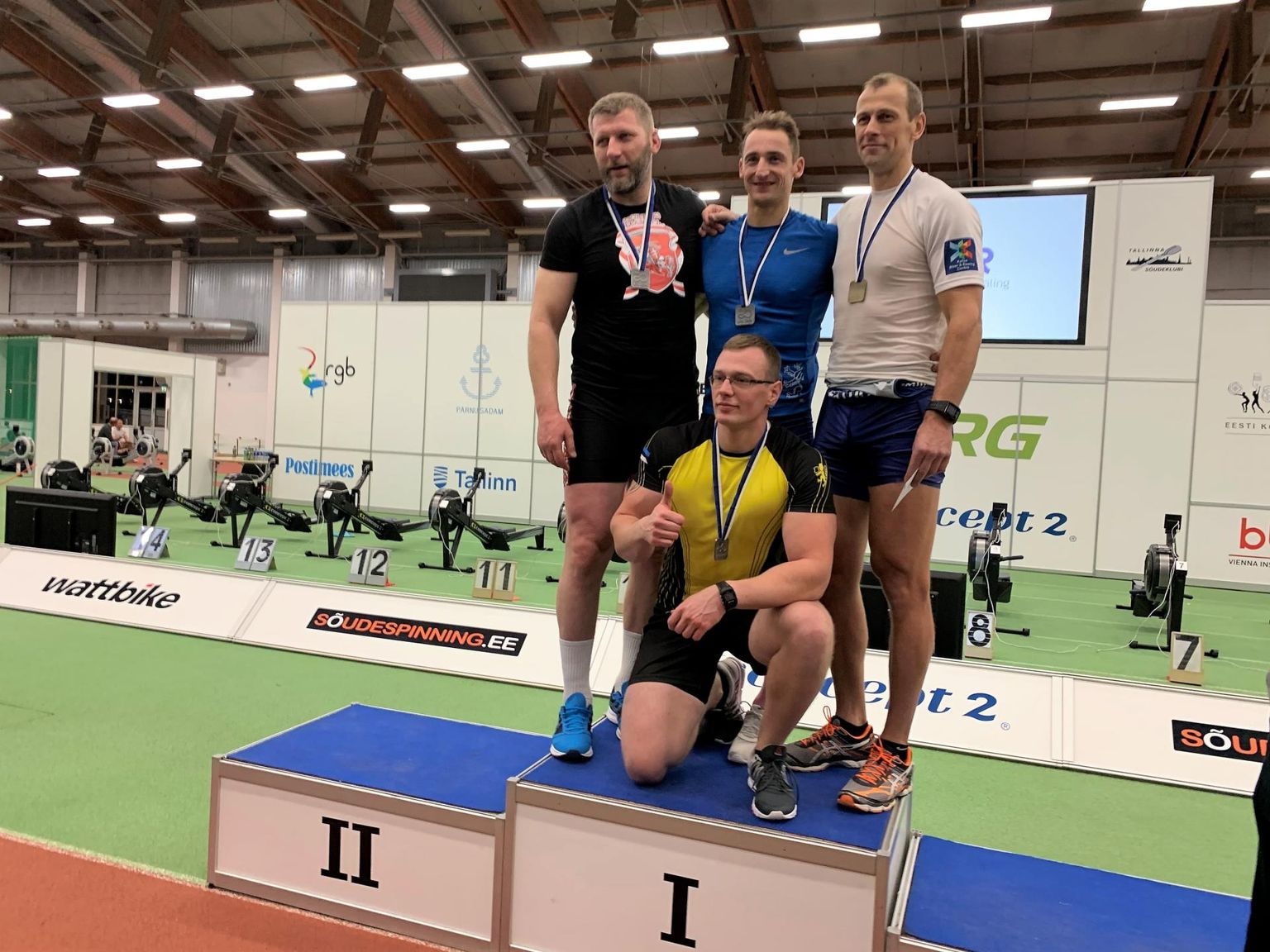 Baltimaade suurimal sisesõudevõistlusel Alfa mahtusid meeste absoluutkaalus pjedestaalile Pavel Šurmei (vasakult), Allar Raja, Tõnu Endrekson ja Rainar Piik (kükitab).