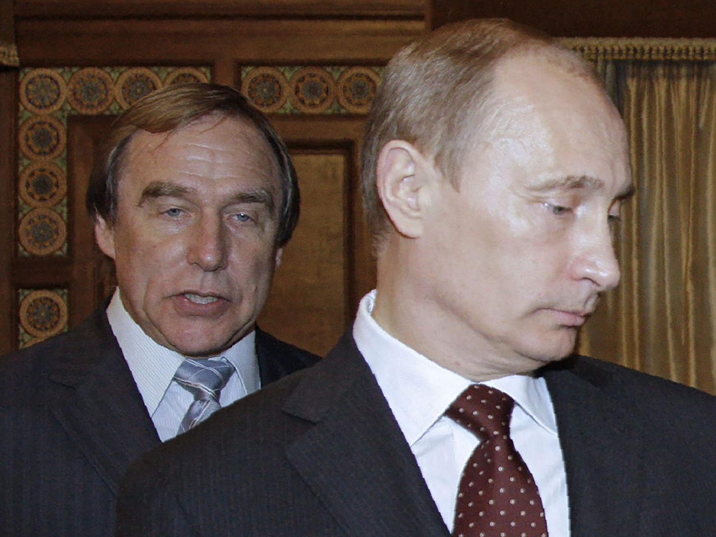 Vladimir Putin ja tema lähedasemaid sõpru, tšellomängija Sergei Roldugin. Mõlemat mainitakse dokumentides korduvalt.