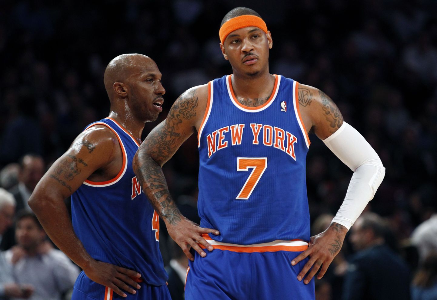 Carmelo Anthony (paremal) ja Chauncey Billupsi esimene mäng New York Knicksi ridades oli edukas.