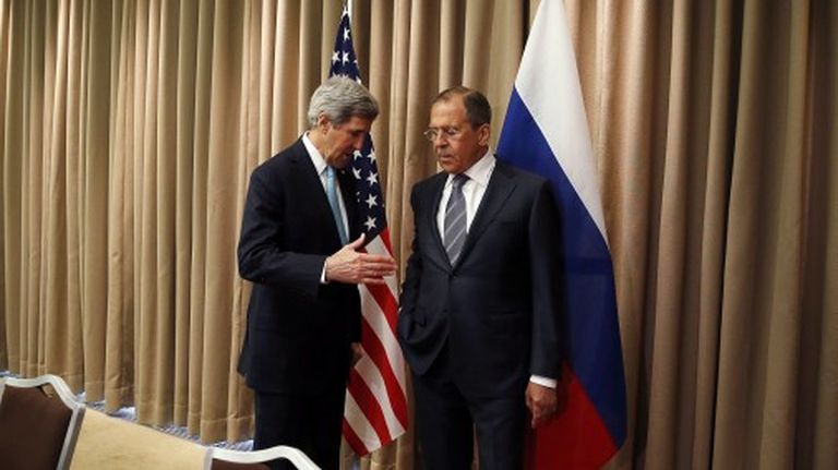 Saruna starp ASV valsts sekretāru Džonu Keriju un Krievijas ārlietu ministru Sergeju Lavrovu Ženēvā 