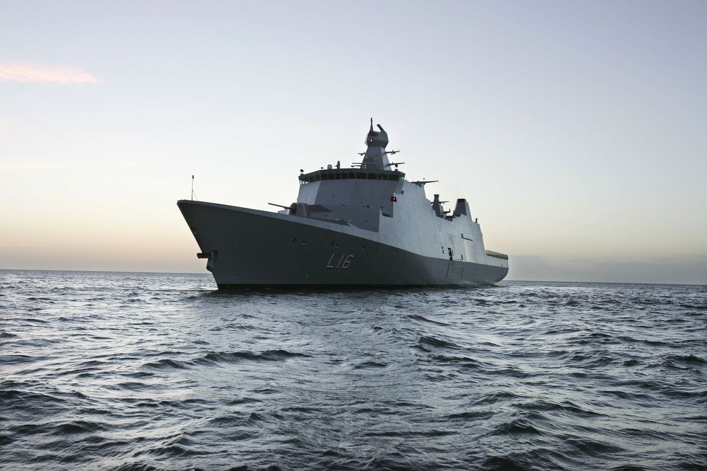 Taani sõjalaev Absalon 2005. aasta fotol.