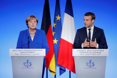 Emmanuel Macron ja Angela Merkel. Foto: STEPHANE MAHE/REUTERS/Scanpix