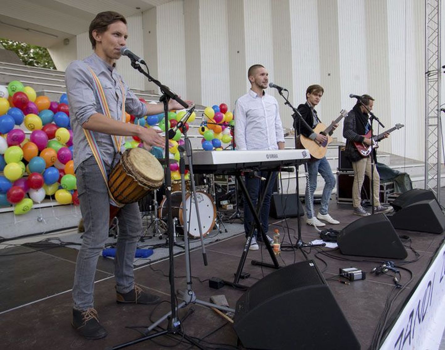 Ukerdajad esinesid tänavu 1. septembril koolirahu väljakuulutamisel Viljandis. Muusikutest-näitlejatest koosneva bändi esinemiskava on tihe.