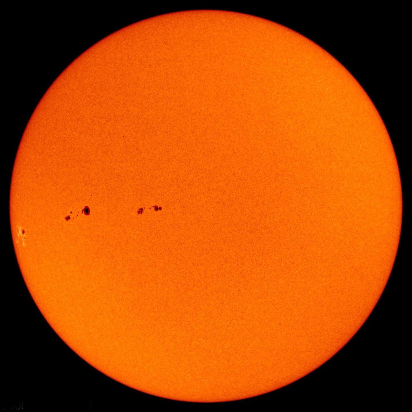 Solar and Heliospheric Observatory (SOHO) tehtud foto Päikesest, näha on ka plekke