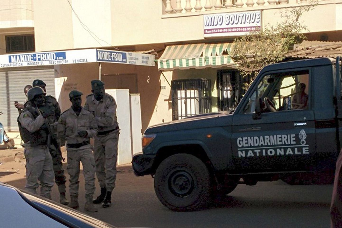В плену террористов, захвативших отель в столице Мали, больше не осталось заложников.