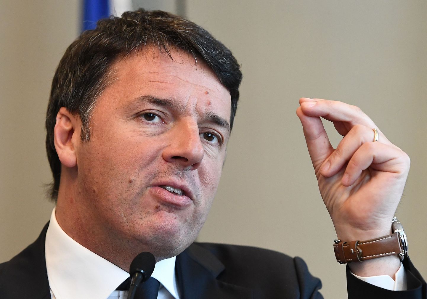 Itaalia ekspeaminister Renzi valiti tagasi võimupartei juhiks.