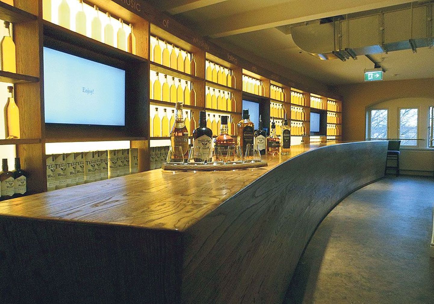 В дегустационном зале музея можно попробовать разные марки виски, а обладатели VIP-билета имеют возможность отведать виски и из особенно ценных старых бутылок.