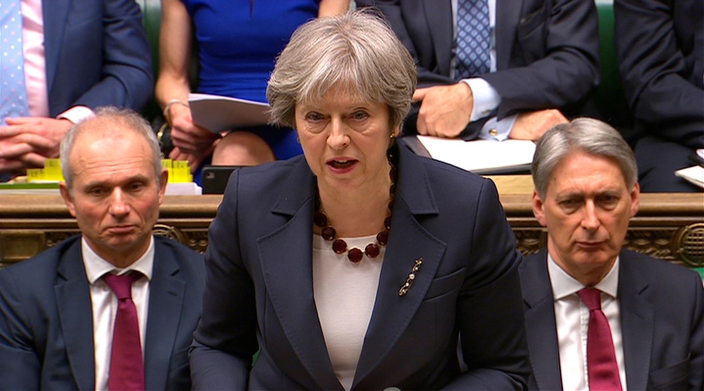 Suurbritannia peaminister Theresa May tutvustamas parlamendi alamkojas vastusamme Vene topeltagendi närvigaasiga mürgitamisele Ühendkuningriigis. Tema sõnul viitavad uurimisandmed Venemaa riiklikule seotusele juhtumiga.