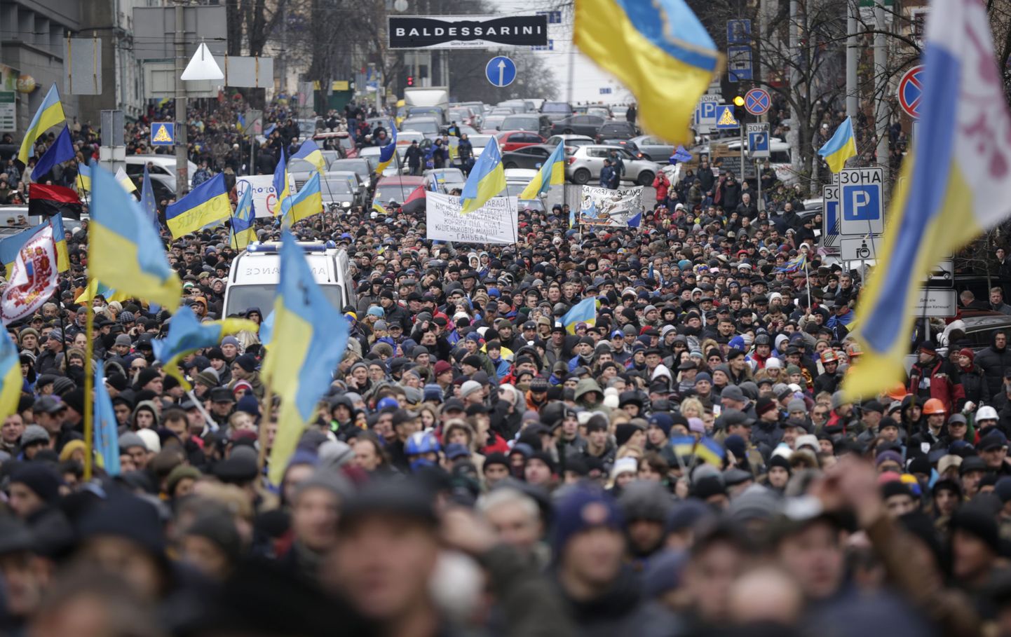 Оппозиция захватила здание мэрии Киева.