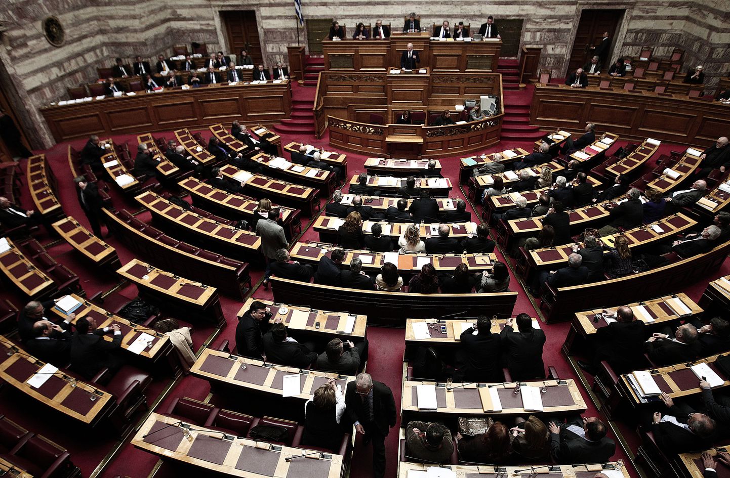 Kreeka võimuparteid tagandasid 41 parlamendisaadikut