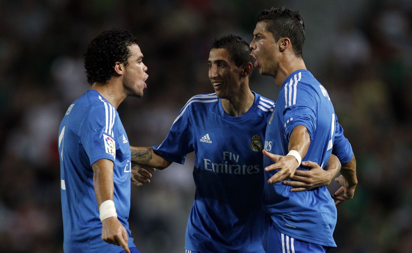 Madridi Reali mängijad tähistamas Elche vastu löödud väravat.