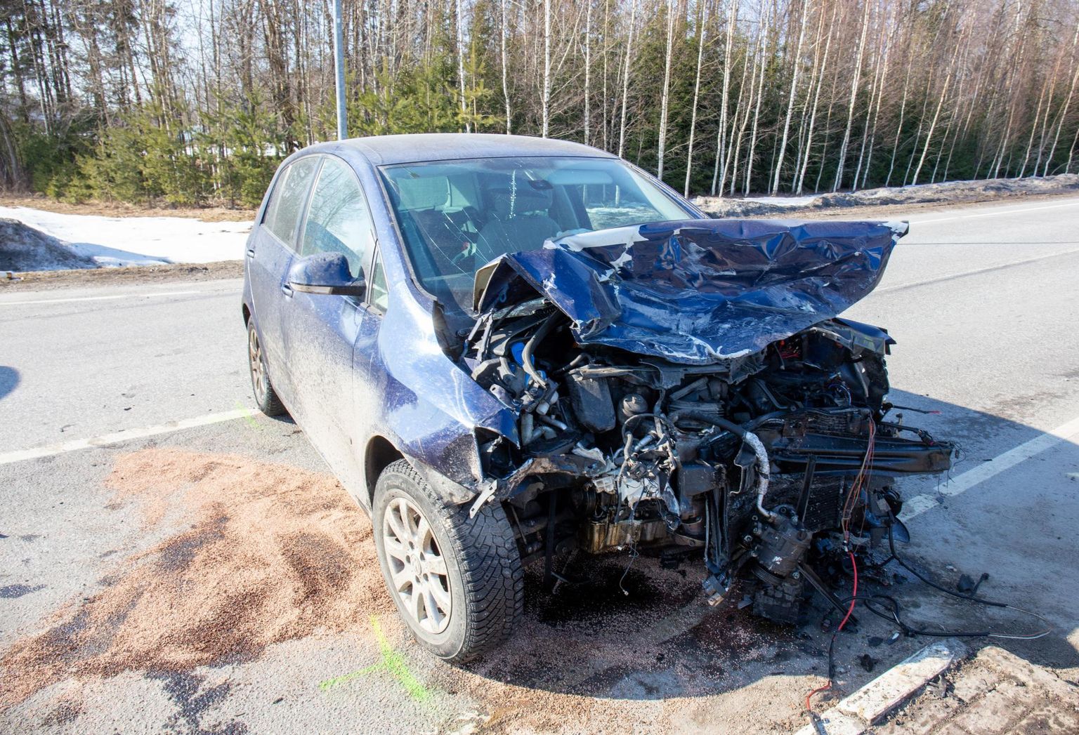 Õnnetuse põhjustanud Volkswagen Golf pärast kokkupõrget.