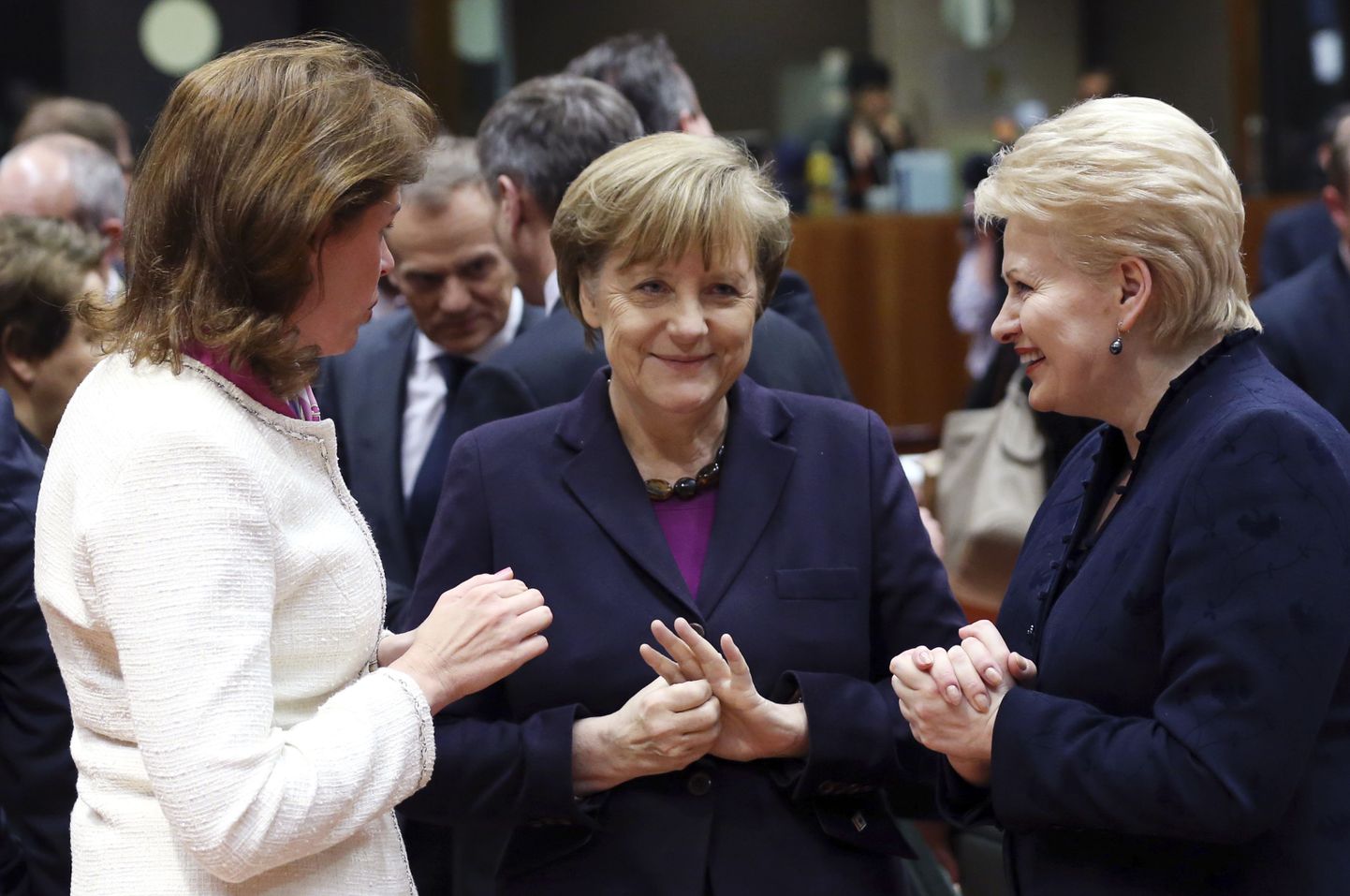 Saksa kantsler Angela Merkel nõuab börsifirmadelt enamate naiste kaasamist juhtkonda. Pildil Merkel (keskel) koos Sloveenia eelmise peaministri Alenka Bratuseki (vasakul) ja Leedu presidendi Dalia Grybauskaitega.