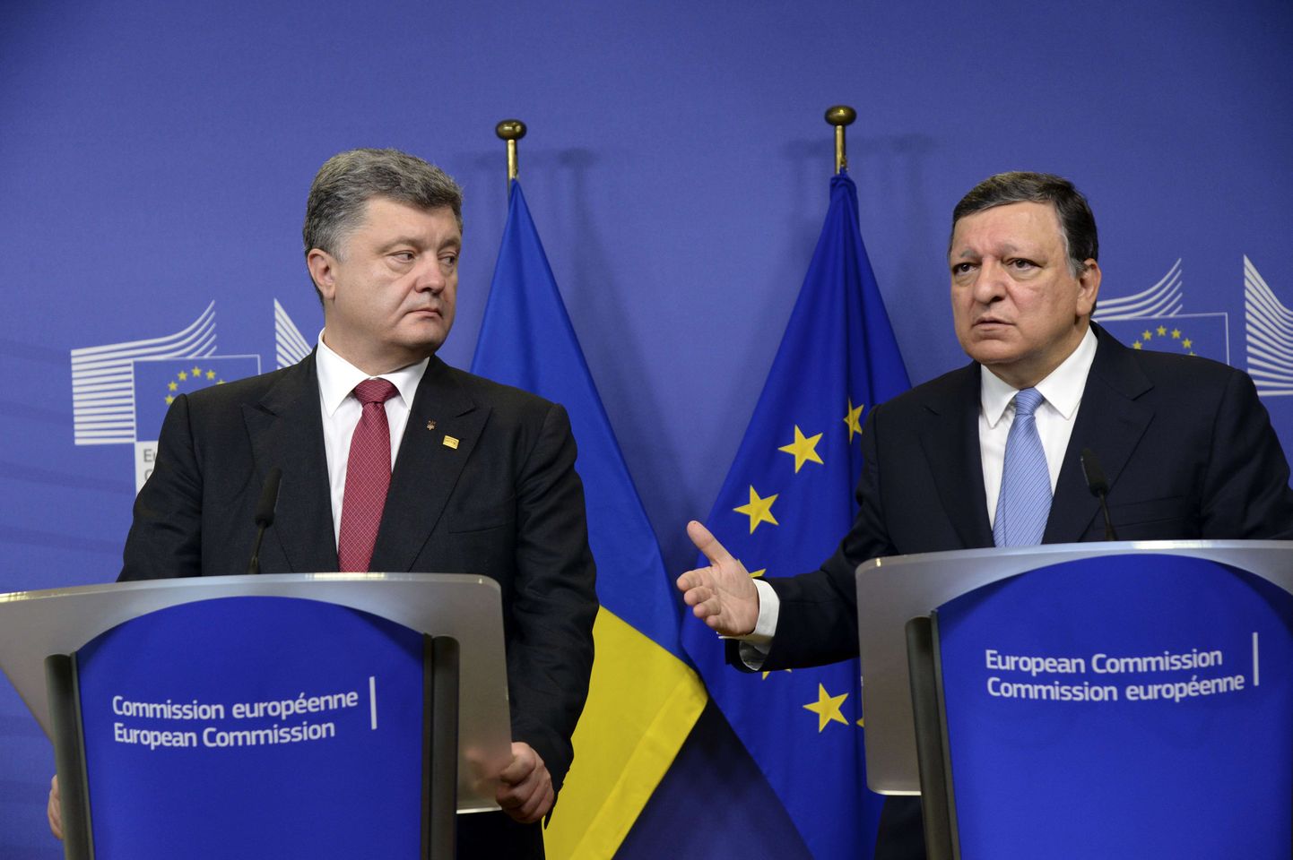 Ukraina presidendi Petro Porošenko (vasakul) ja Euroopa Komisjoni presidendi Jose Manuel Barroso ühine pressikonverents.