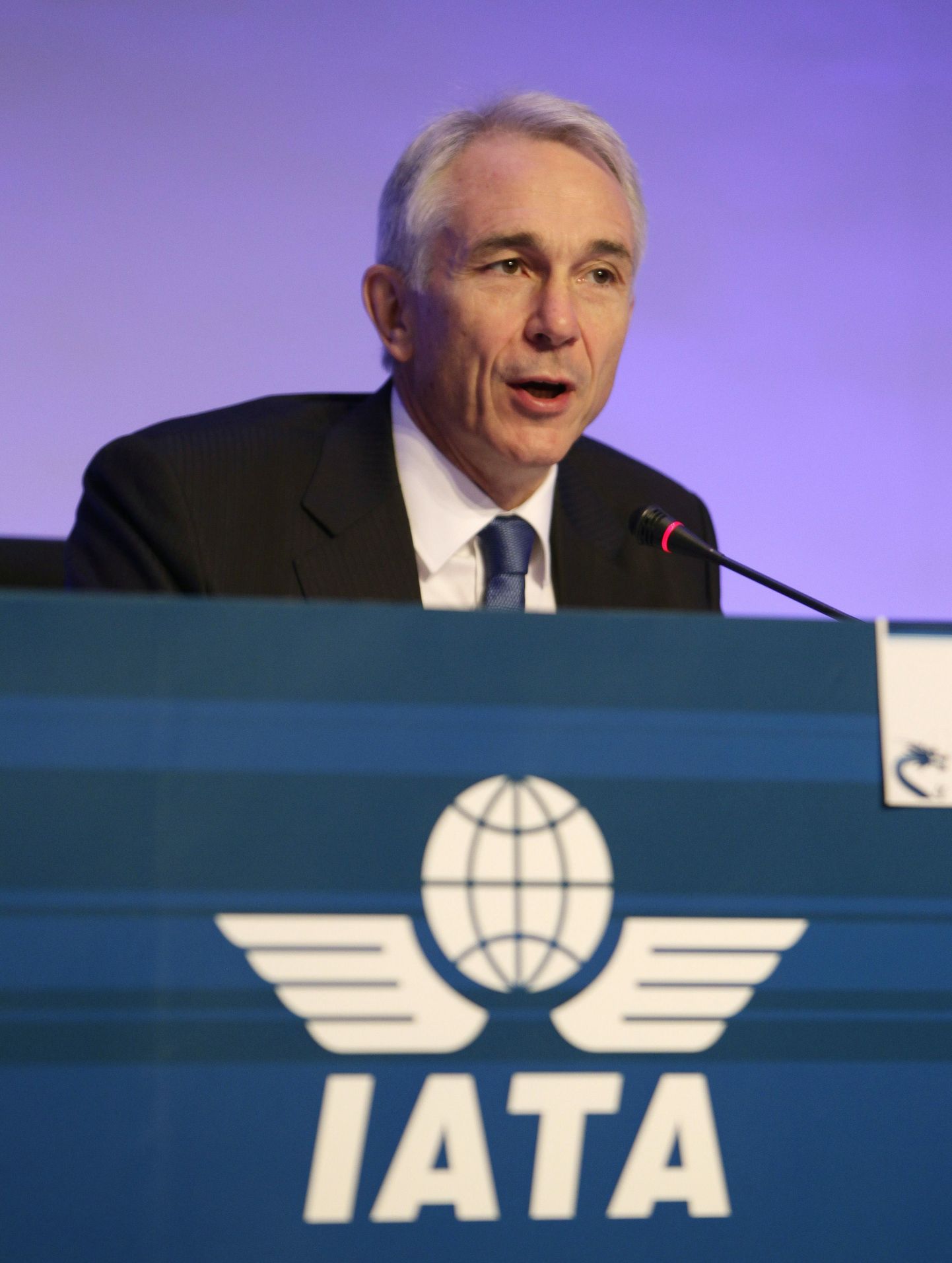 Rahvusvahelise Lennutranspordi Assotsiatsiooni (IATA)juhatuse esimees ja peadirektor Tony Tyler täna Pekingis ühenduse aastakonverentsil esinemas.
