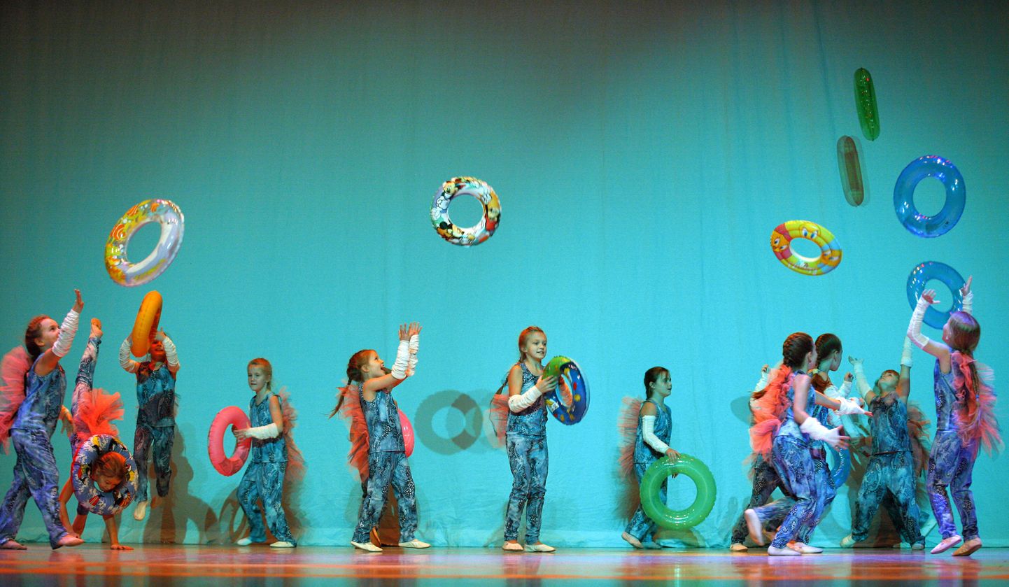 Laine Mägi tantsukooli õpilaste etteaste eelmise aasta koolitantsu festivalil.