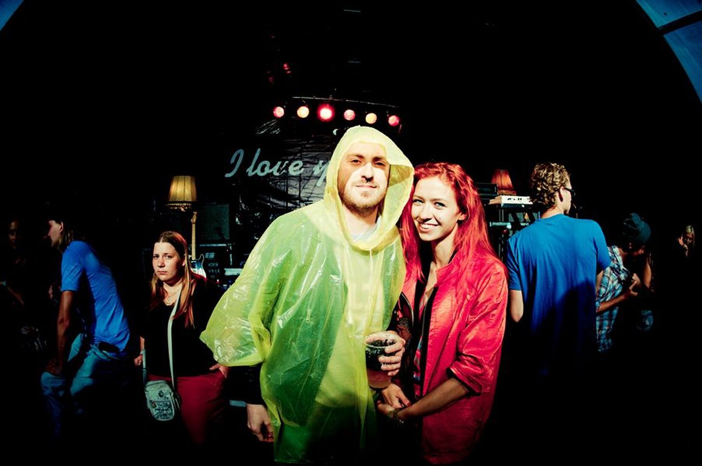 Zebra Islandi etteaste Positivusel oli igati edukas. Bändi lauljatar Helina Risti koos filmimehest kallima Rain Tolgiga.