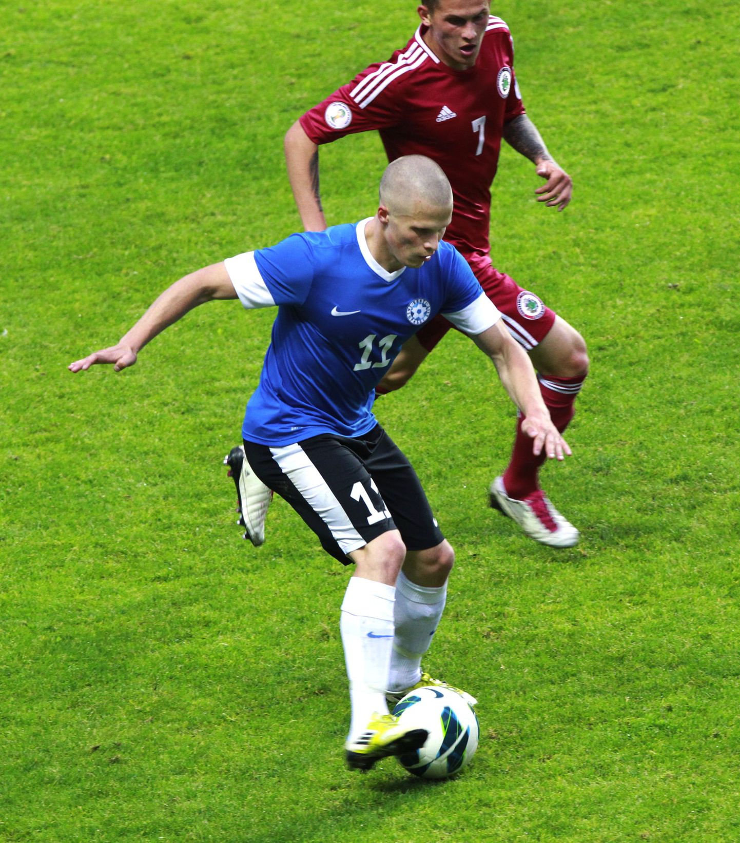 Хенрик Оямаа в матче за сборную Эстонии.