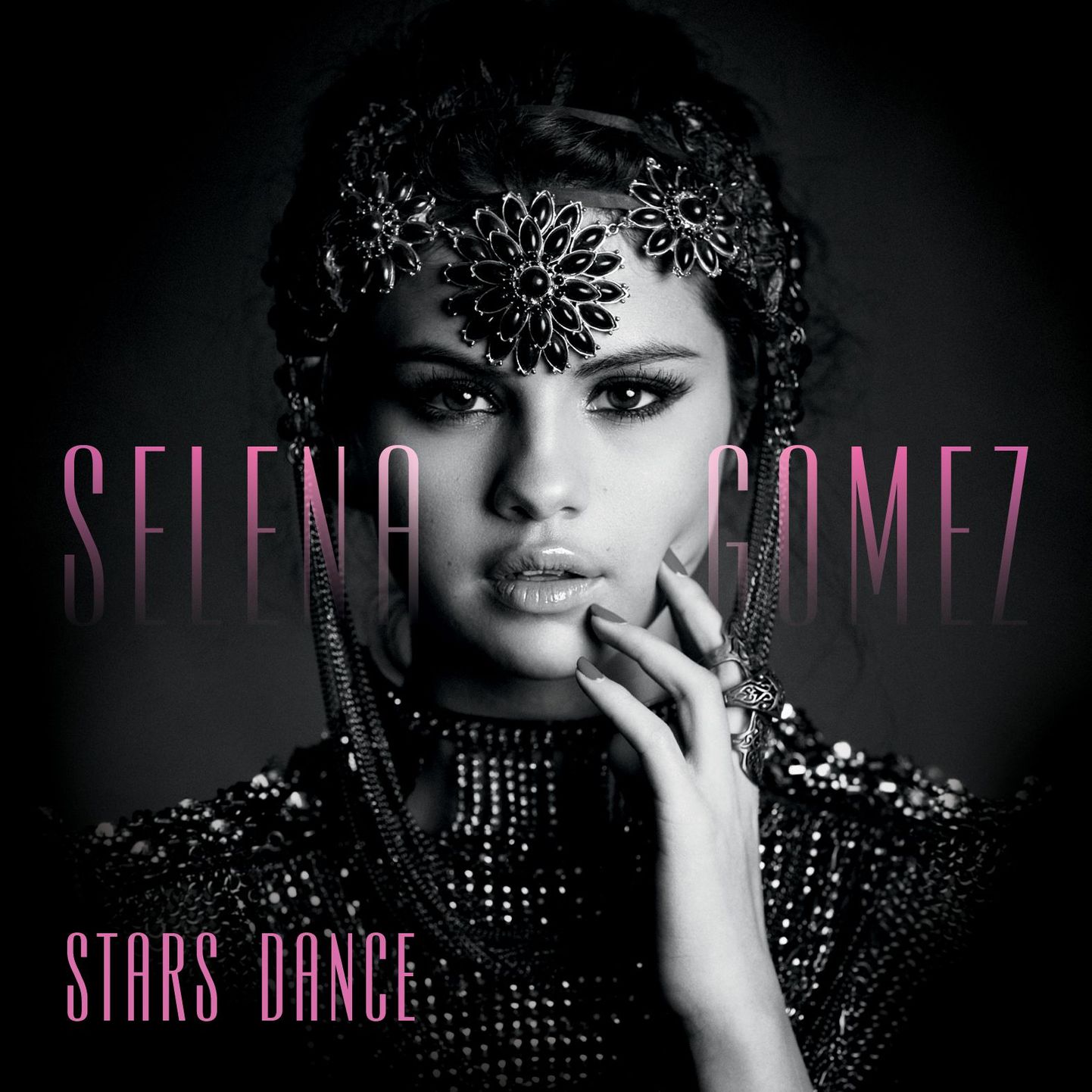 Selena Gomez albumi Stars Dance kaanel
