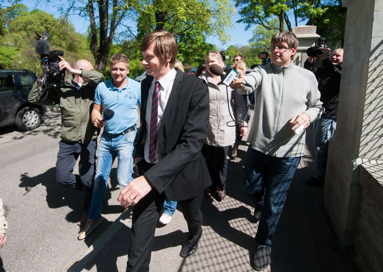 Silver Meikar käis 23. mail 2012 Reformierakonna ebaseadusliku rahastamise asjus riigiprokuratuuris prokurör Heili Sepale ütlusi andmas. Foto: Mihkel Maripuu.