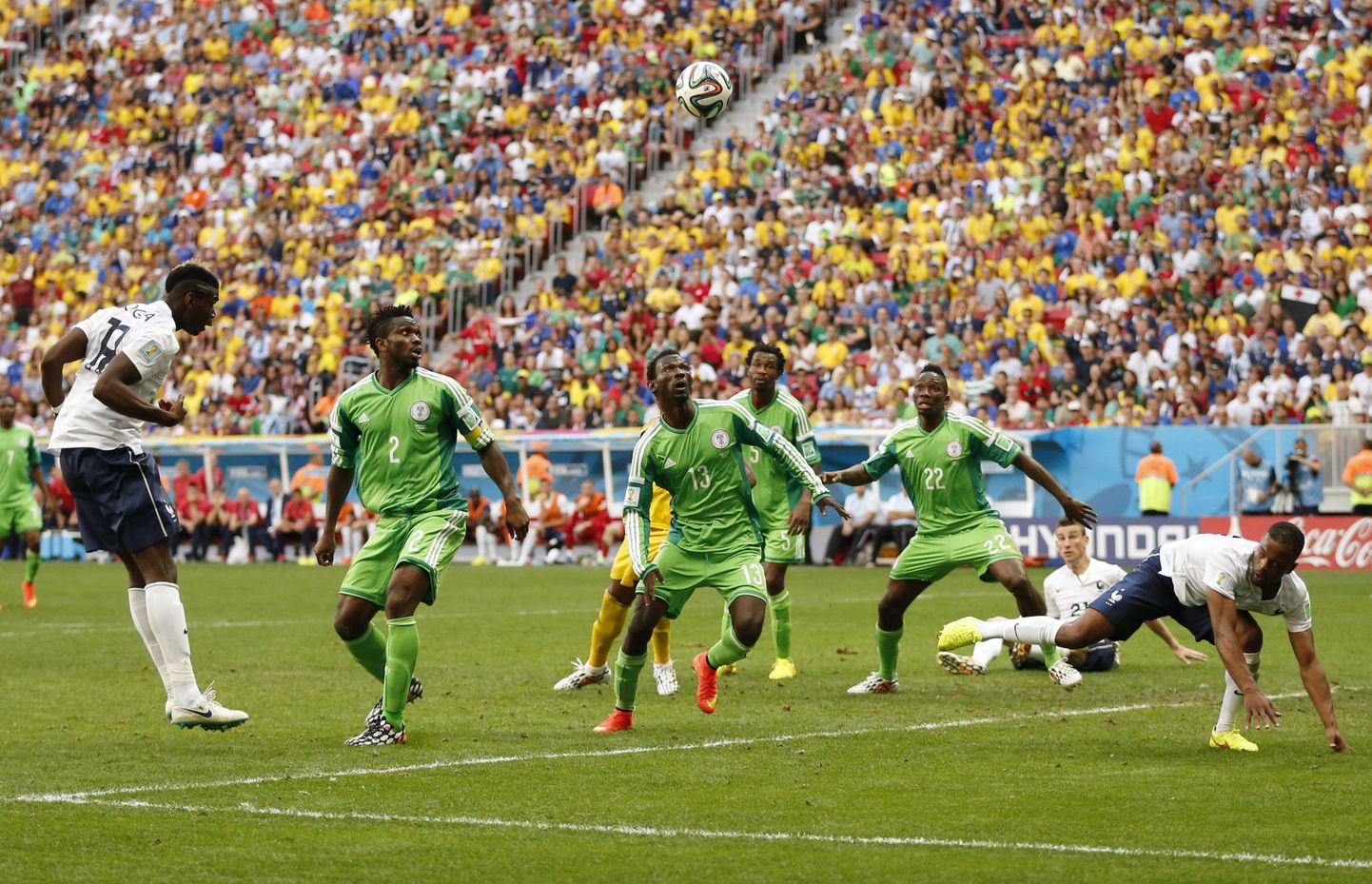 Футболисты сборной Нигерии.