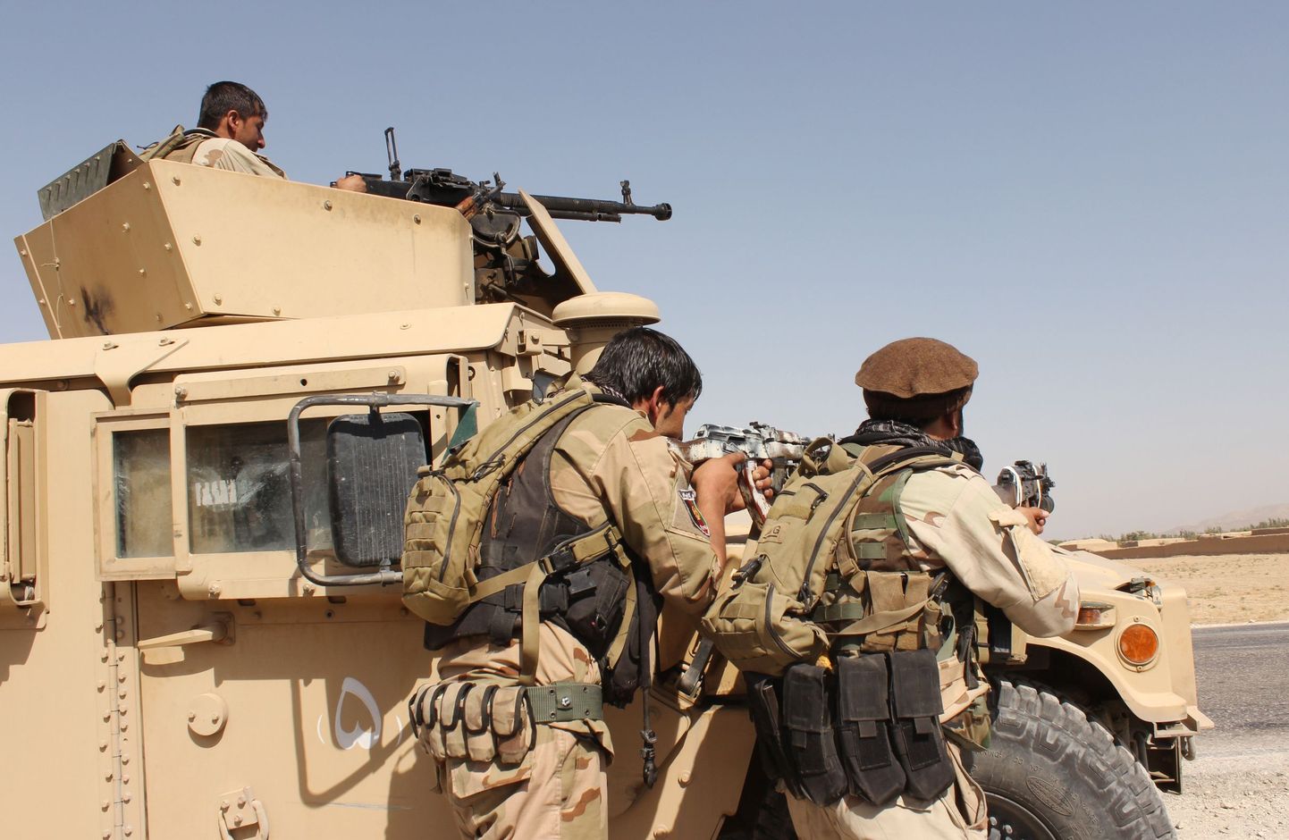 Afganistani sõdurid Kunduzi juures.