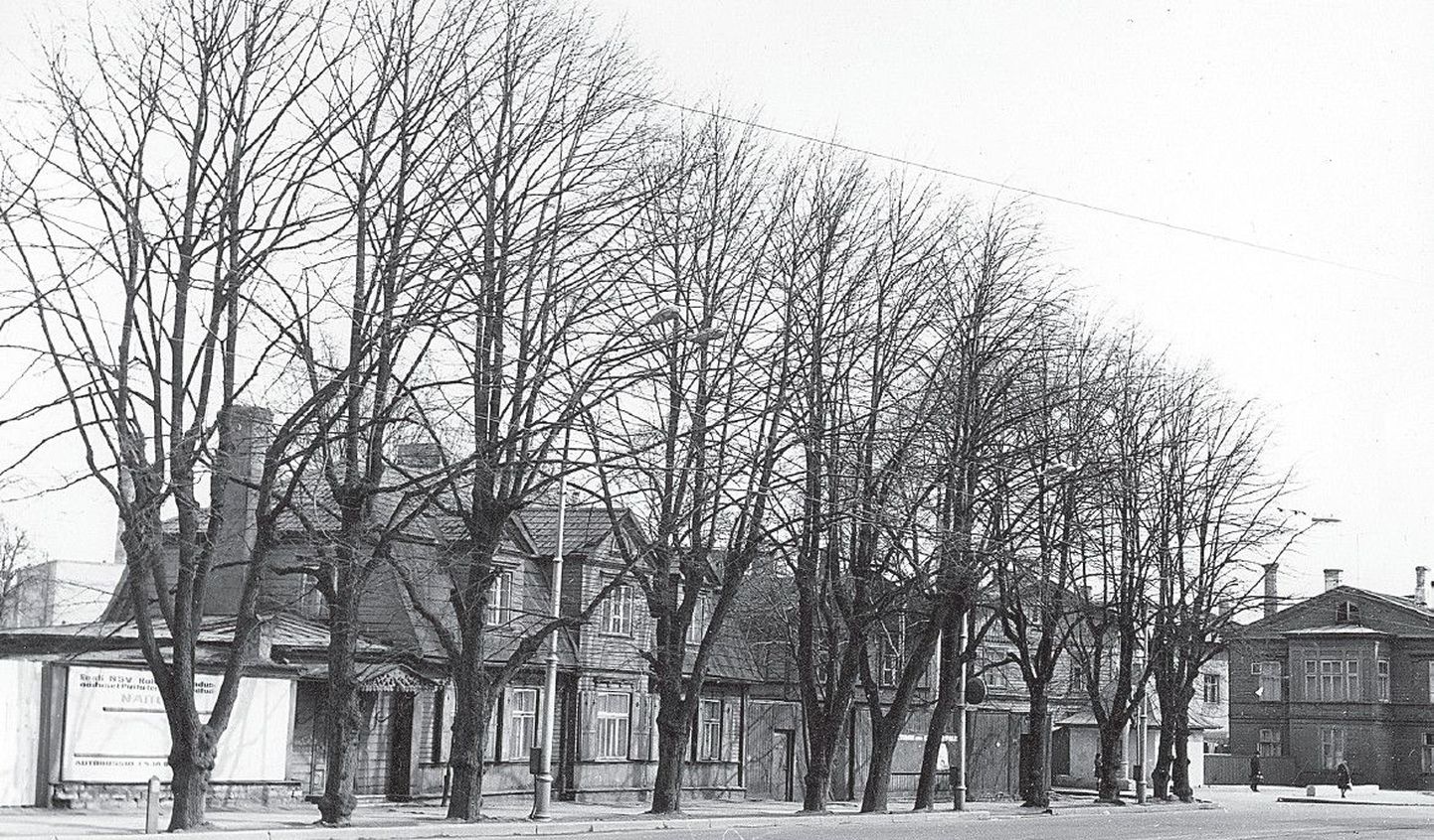 Ameerika Ühendriikide konsulaat asus Tallinnas Narva tn 7, hoones, mida enam pole olemas.