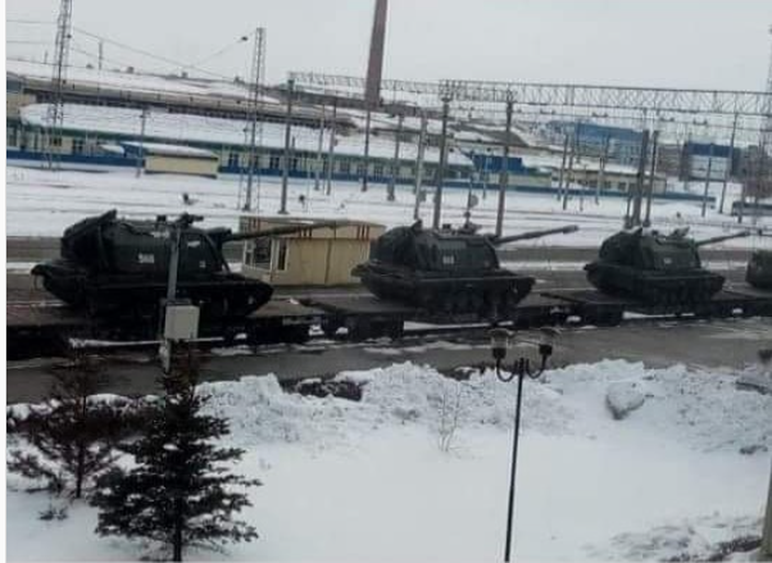 Väidetavalt Ukraina poole suunduv Vene vägede veos Uuralite kandis.