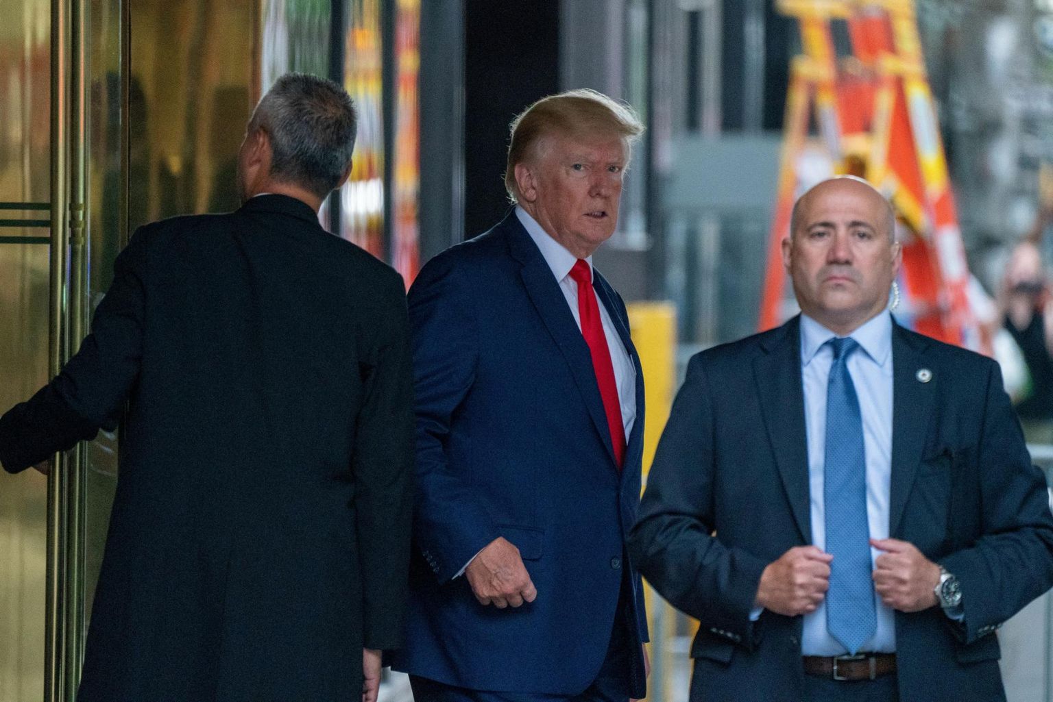 Endine USA president Donald J. Trump (keskel).