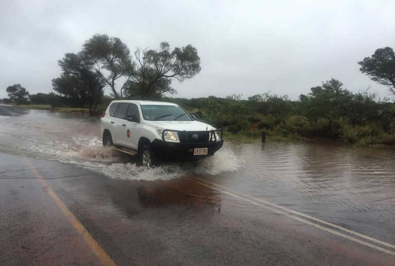 Uluru kalju lähedased teed muutusid vihma tõttu peaaegu läbimatuks / Handout/Reuters/Scanpix