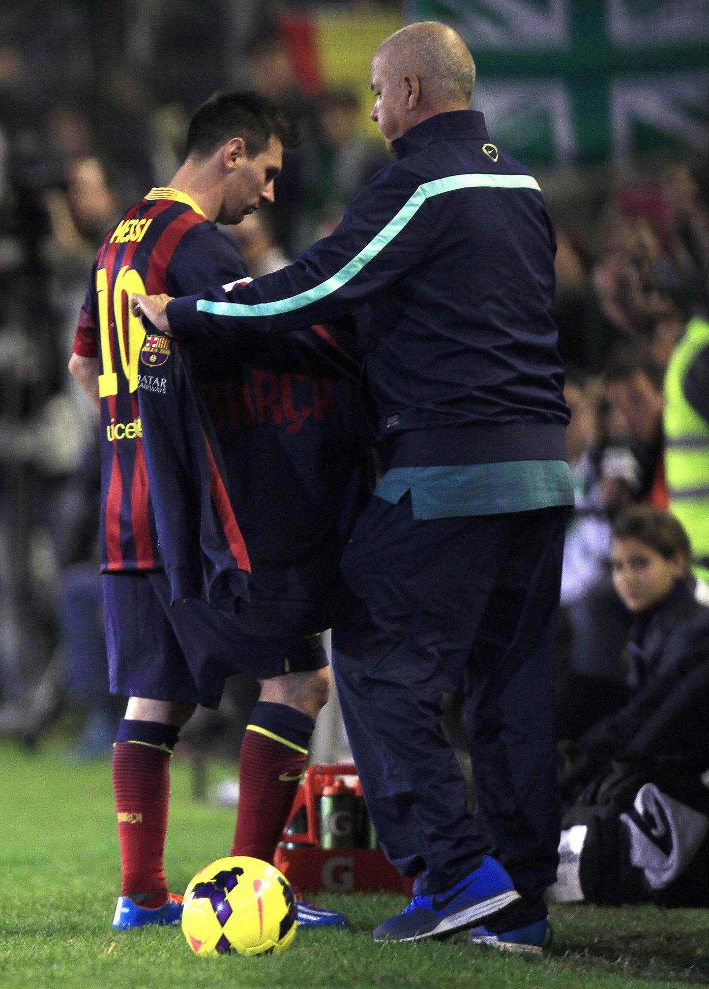 Lionel Messi pidi vigastuse tõttu mängu pooleli jätma.