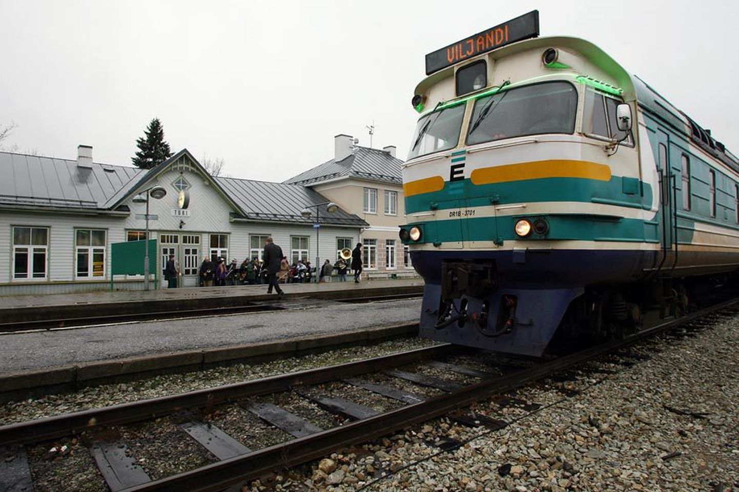 Pühapäevast hakkavad Edelaraudtee rongid Viljandist Tallinna ning tagasi sõitma teistel aegadel.