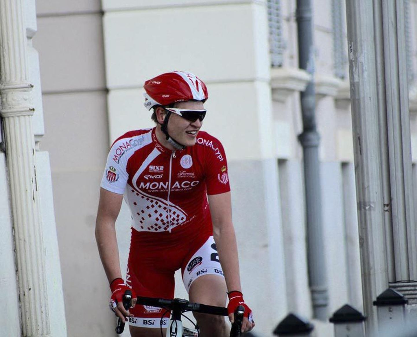 Viljandi rattaklubi kasvandik Greg Hallop sõidab tänavu Prantsusmaal UC Monaco vormis ning möödunud pühapäeval võitis ta Nice’is  korraldatatud kriteeriumisõidu «Souvenir Louis-Nucéra».