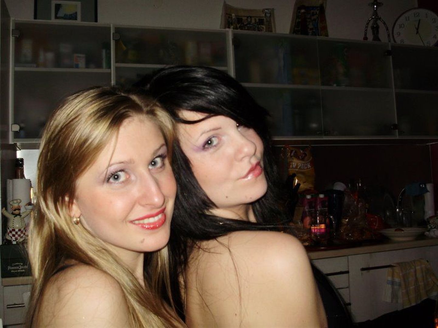 Printsessi-Ketlini "new look" (paremal,)koos sõbranna Kristiniga
