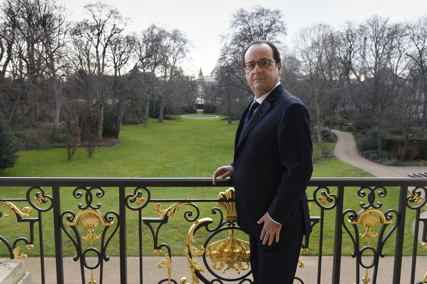 Prantsusmaa president François Hollande poseeris täna oma residentsi Élysée palee rõdul.