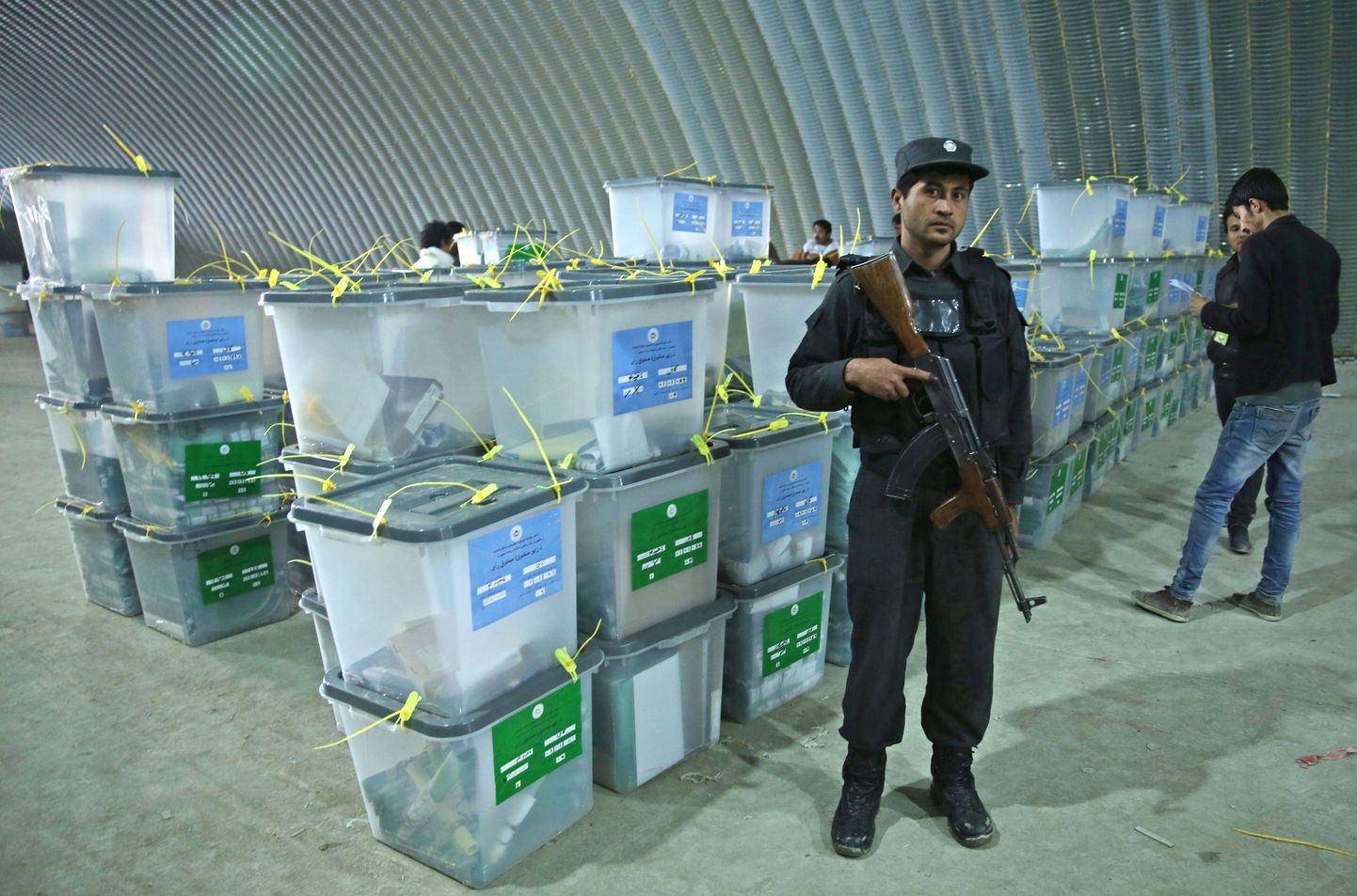 Перед выборами талибы предупреждали о возможных провокациях.