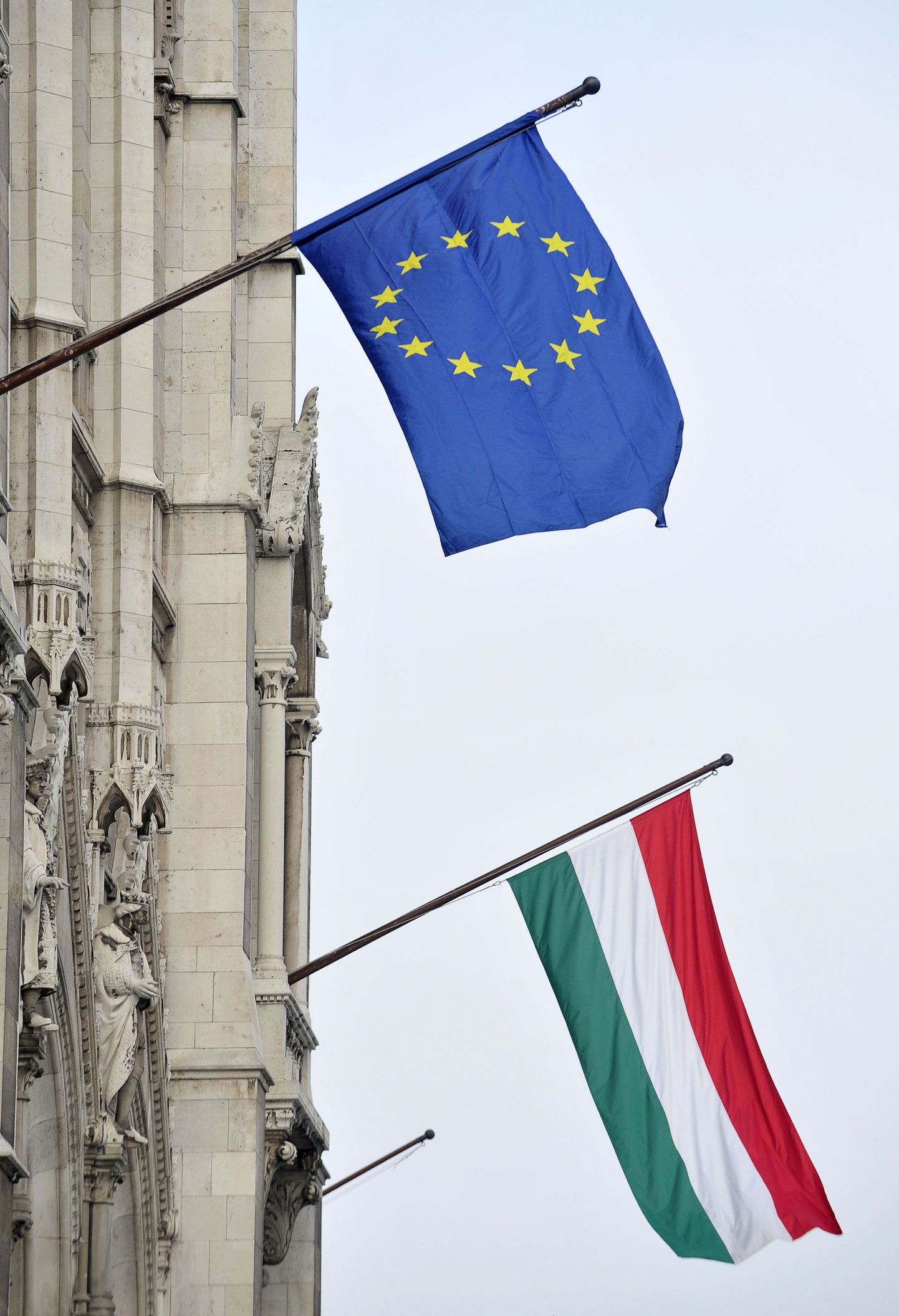 Ungari ja Euroopa Liidu lipud